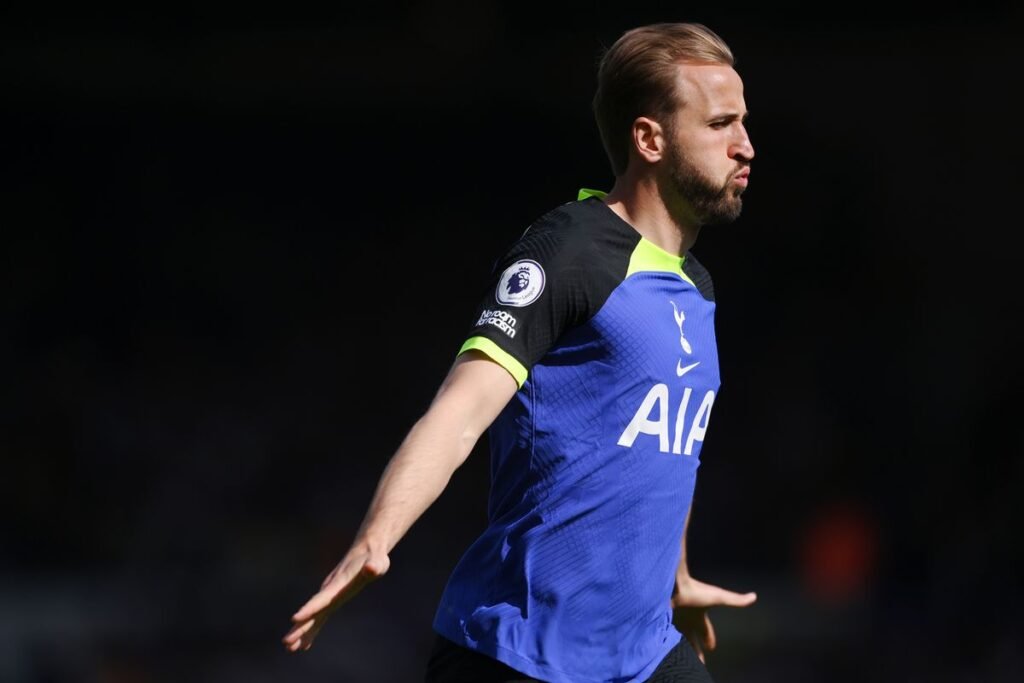 Harry Kane's Contract Negotiations Heat Up as Tottenham and Bayern Clash Over £400,000 Deal